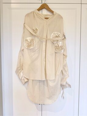 Statement Piece Floral Appliqué Button-Up Blouse – Cream